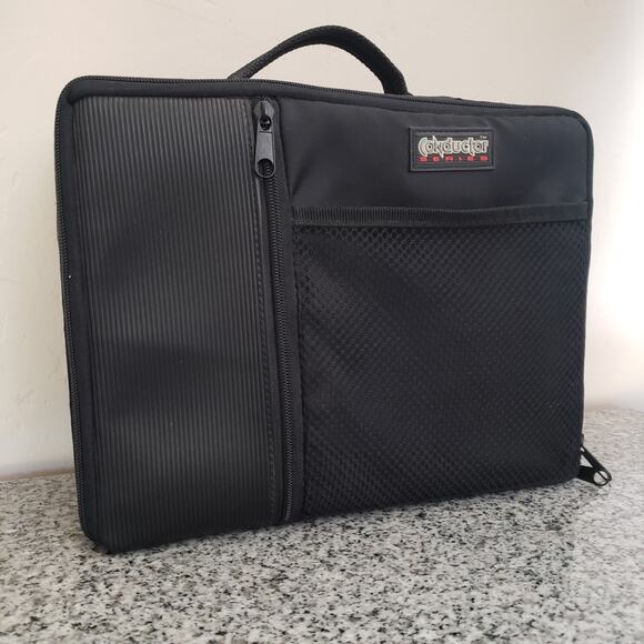 VTG Conductor Series CD Storage Holds 30 CDs Hard Plastic Insert Zipper‎ EUC - Picture 2 of 11